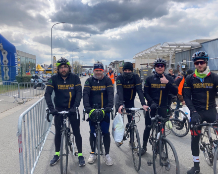 Younited Cycling bij de aankomst van De Ronde van Vlaanderen.